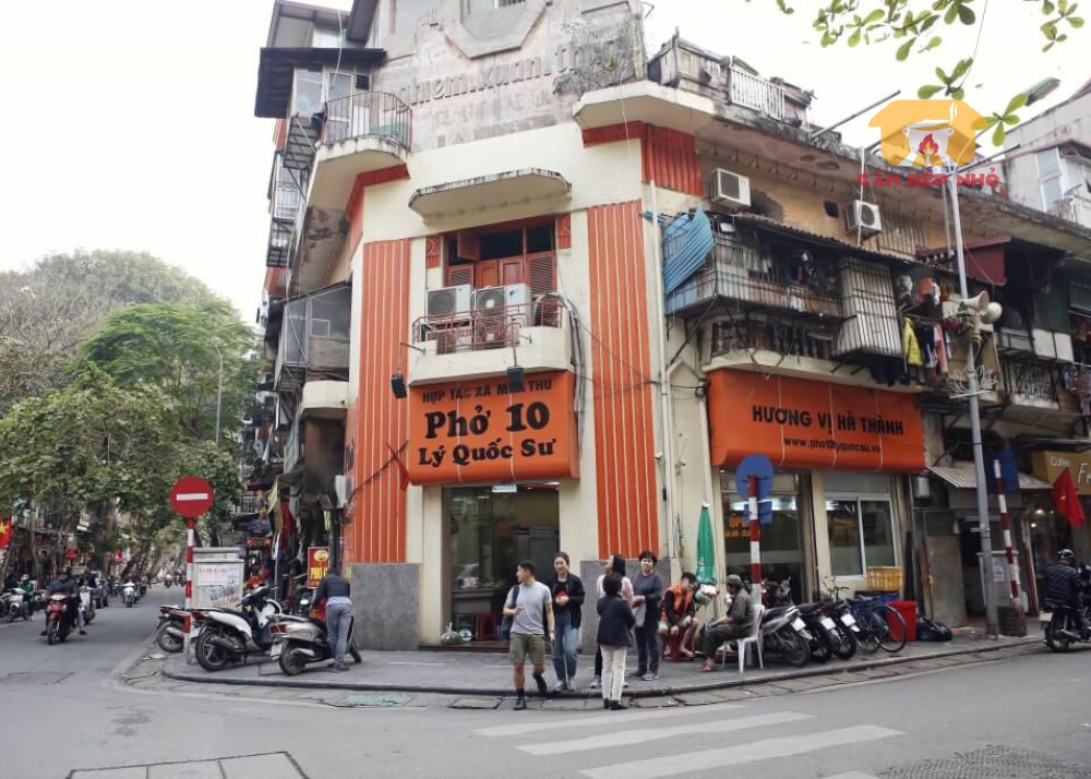 Phở bò Hà Nội có gì khác phở bò Sài Gòn?